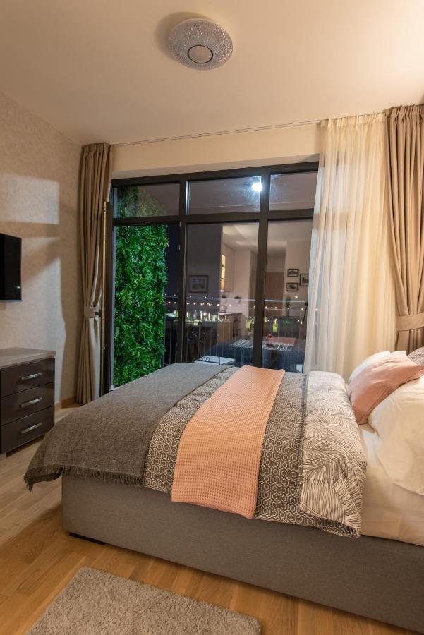 Waterfront Apartment *